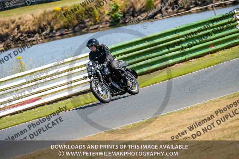 Vintage motorcycle club;eventdigitalimages;mallory park;mallory park trackday photographs;no limits trackdays;peter wileman photography;trackday digital images;trackday photos;vmcc festival 1000 bikes photographs